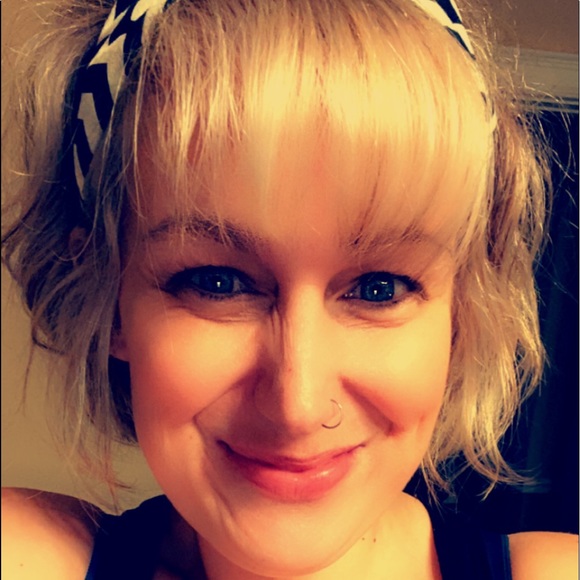 Meet your Posher, Tiffany - Picture 2 of 7